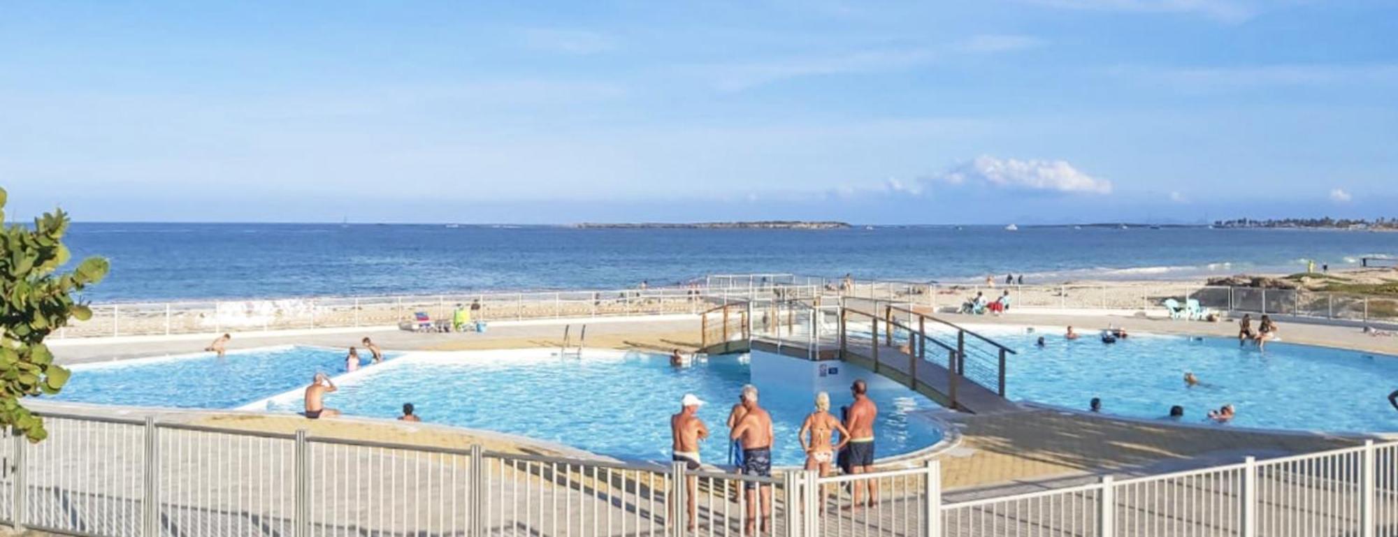 Front Line Unit 520 Ft2 - 48 M2, On Second Floor, Stunning Ocean View Apartment Cul de Sac Екстериор снимка