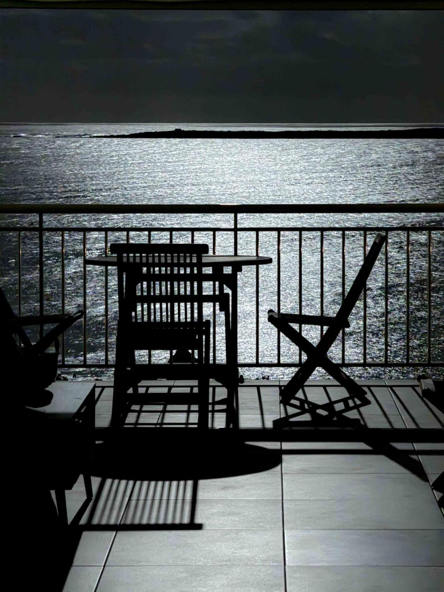 Front Line Unit 520 Ft2 - 48 M2, On Second Floor, Stunning Ocean View Apartment Cul de Sac Екстериор снимка
